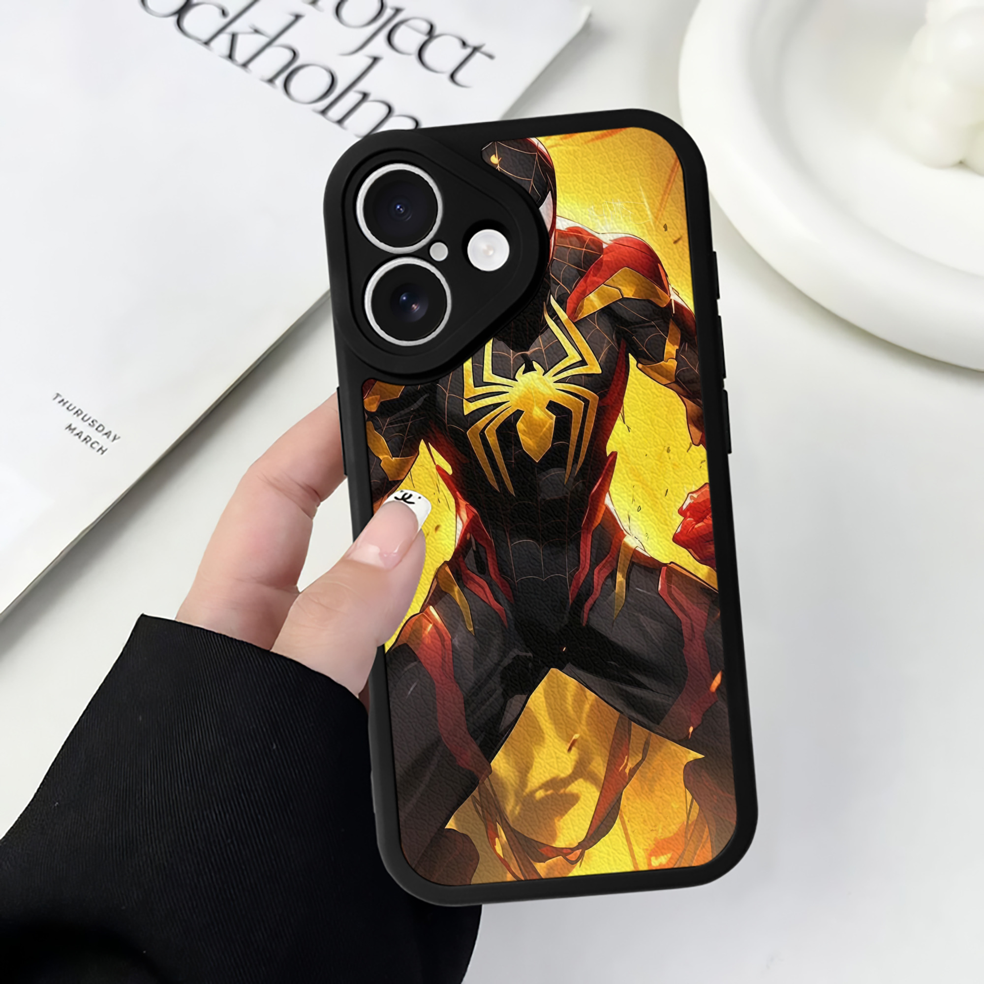 Spider Man スパイダーマン 【iPhone 16シリーズ対応】シリコンスマホケース（レザー調） 材質：シリコン